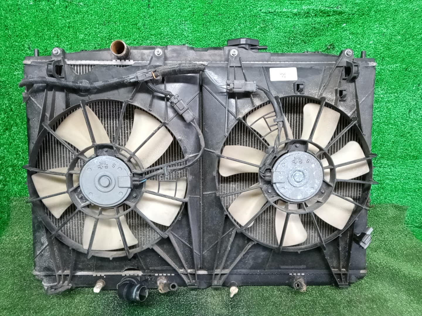 Радиатор основной HONDA ELYSION RR1 K24A 33210 1 ракурс