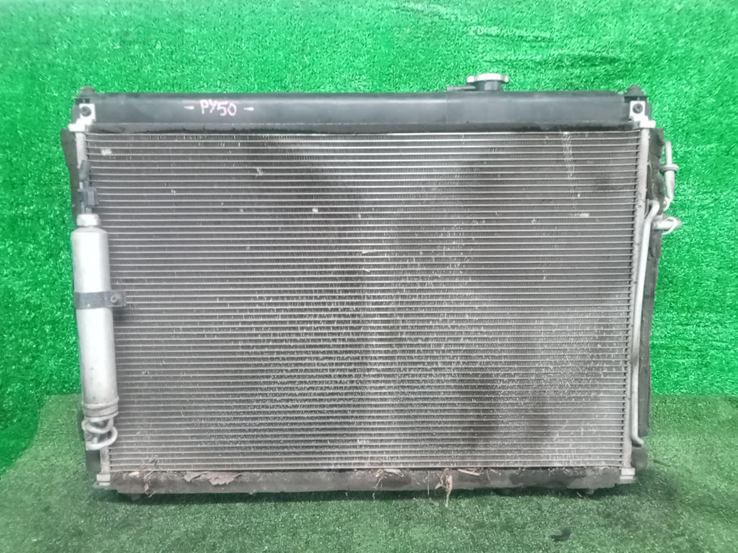 Радиатор основной NISSAN FUGA PY50 VQ35DE 33305 2 ракурс