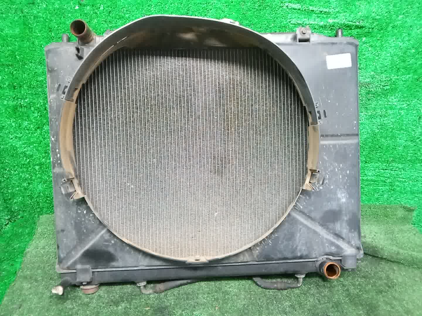 Радиатор основной MITSUBISHI PAJERO V65W 6G74 33330 1 ракурс