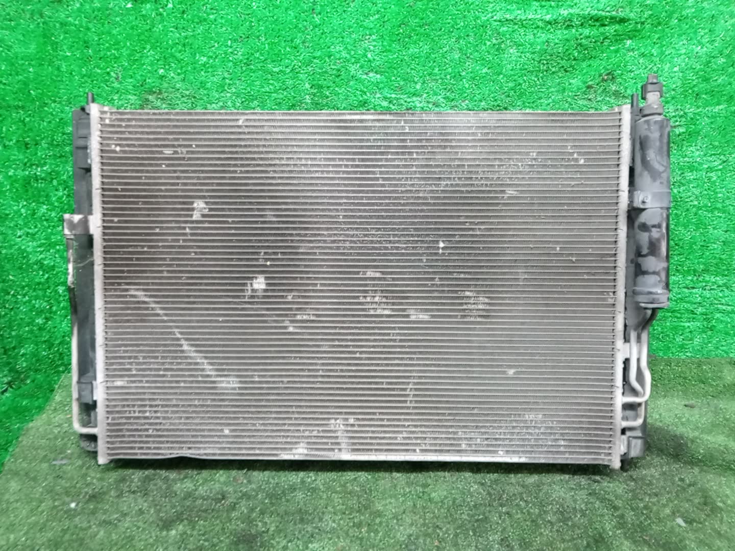 Радиатор основной NISSAN ELGRAND E52 VQ35DE 33345 2 ракурс