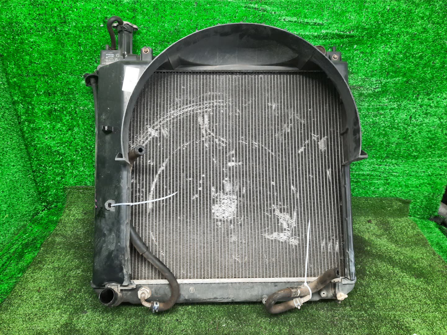 Радиатор основной TOYOTA GRANVIA VCH10W, VCH16W, RCH11W 5VZ-FE 33533 1 ракурс