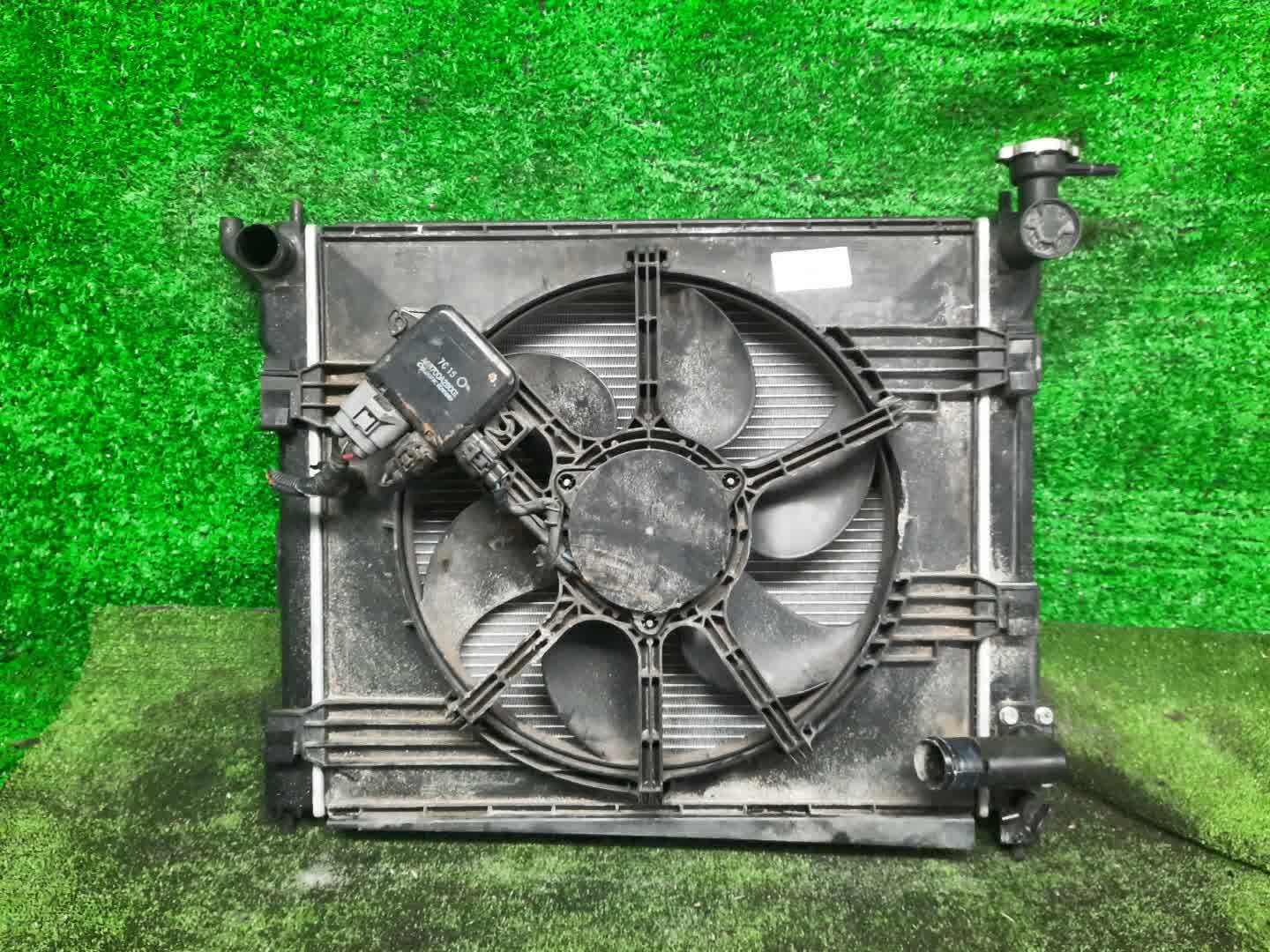 Радиатор основной NISSAN LAFESTA B30 MR20DE 33702 1 ракурс Радиатор основной NISSAN LAFESTA B30 MR20DE 33702 1 ракурс