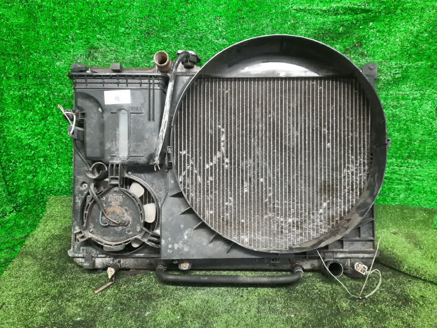 Радиатор основной TOYOTA PROGRES JCG10, JCG11, JCG15 1JZ-GE 33720 1 ракурс Радиатор основной TOYOTA PROGRES JCG10, JCG11, JCG15 1JZ-GE 33720 1 ракурс