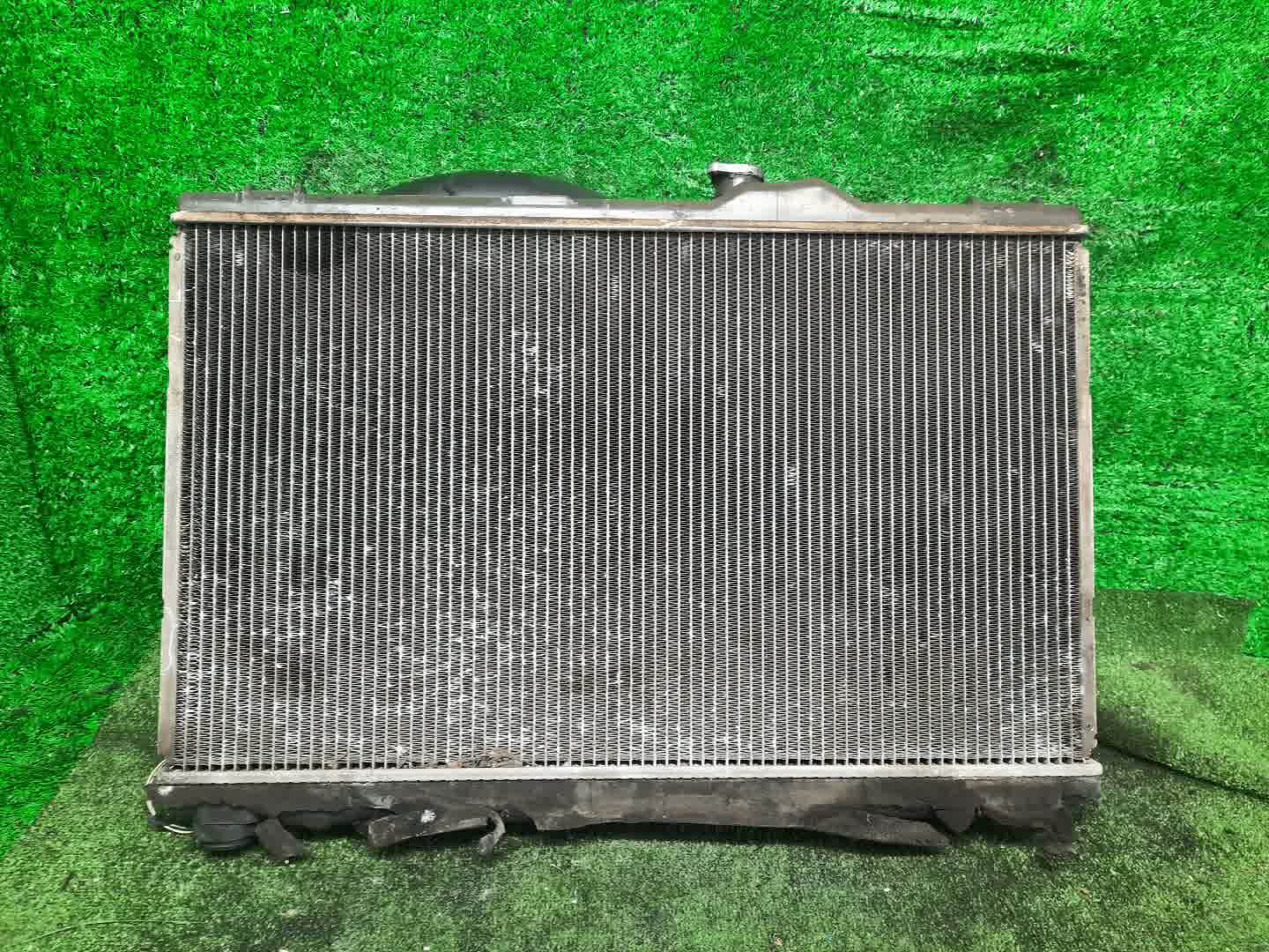 Радиатор основной TOYOTA PROGRES JCG10, JCG11, JCG15 1JZ-GE 33720 2 ракурс Радиатор основной TOYOTA PROGRES JCG10, JCG11, JCG15 1JZ-GE 33720 2 ракурс