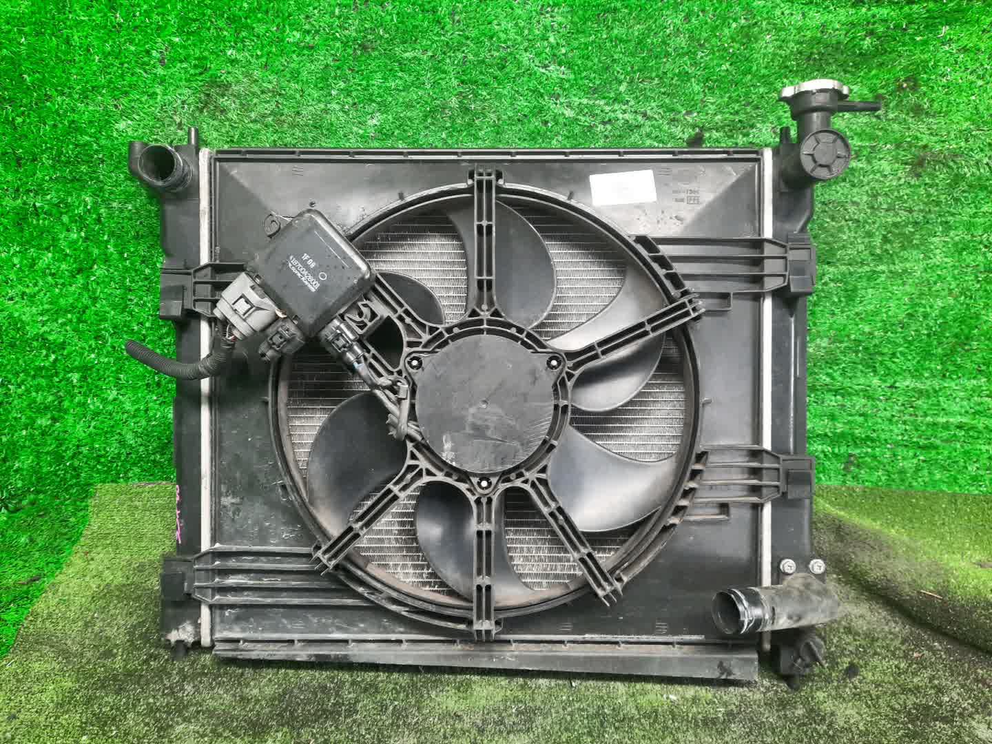 Радиатор основной NISSAN LAFESTA B30 MR20DE 33748 1 ракурс Радиатор основной NISSAN LAFESTA B30 MR20DE 33748 1 ракурс