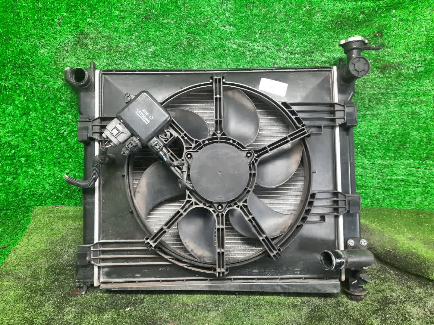 Радиатор основной NISSAN LAFESTA B30 MR20DE 33755 1 ракурс Радиатор основной NISSAN LAFESTA B30 MR20DE 33755 1 ракурс