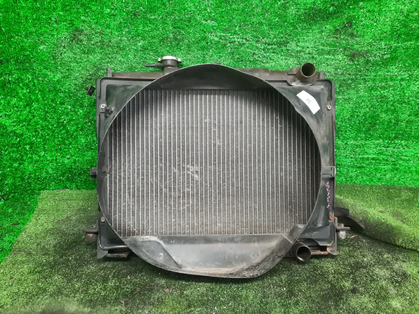 Радиатор основной NISSAN ATLAS F23 NA20S 33767 1 ракурс Радиатор основной NISSAN ATLAS F23 NA20S 33767 1 ракурс