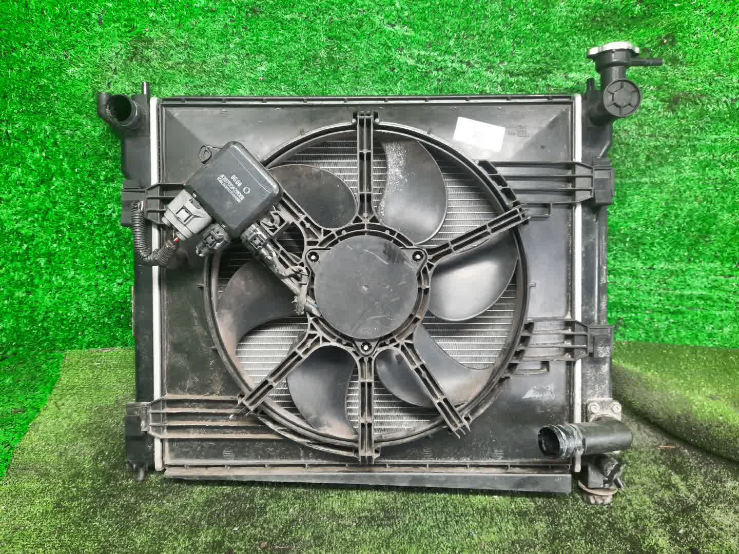 Радиатор основной NISSAN LAFESTA B30 MR20DE 33783 1 ракурс Радиатор основной NISSAN LAFESTA B30 MR20DE 33783 1 ракурс