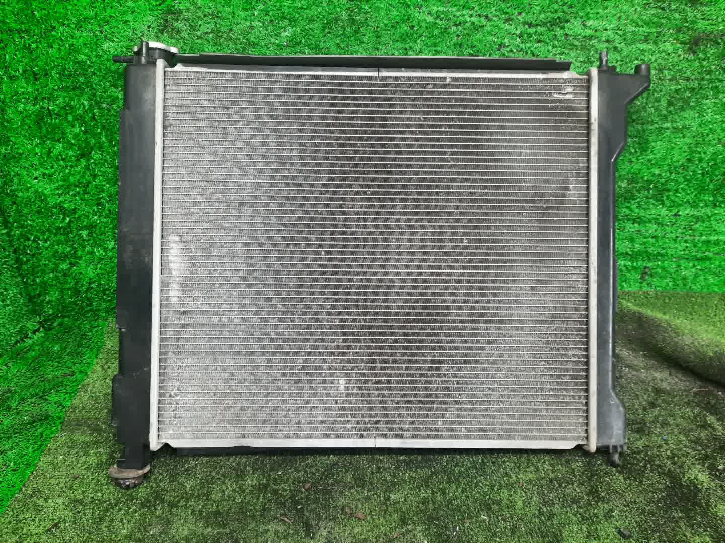 Радиатор основной NISSAN LAFESTA B30 MR20DE 33783 2 ракурс Радиатор основной NISSAN LAFESTA B30 MR20DE 33783 2 ракурс