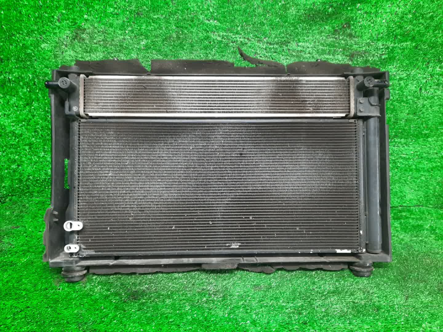 Радиатор основной LEXUS CT200H ZWA10 2ZR-FXE 33795 2 ракурс