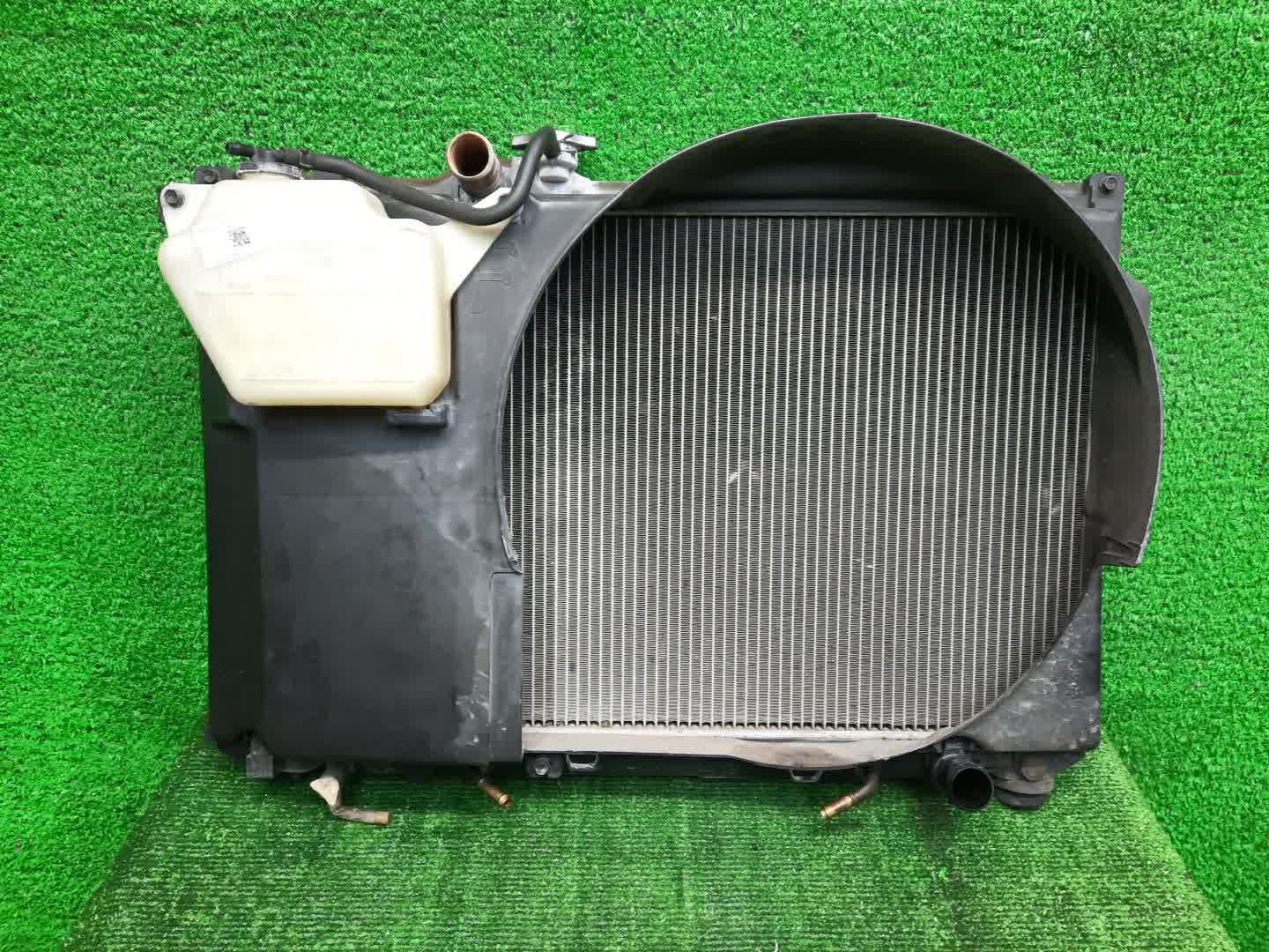 Радиатор основной TOYOTA CROWN JZS151 1JZ-GE 33817 1 ракурс