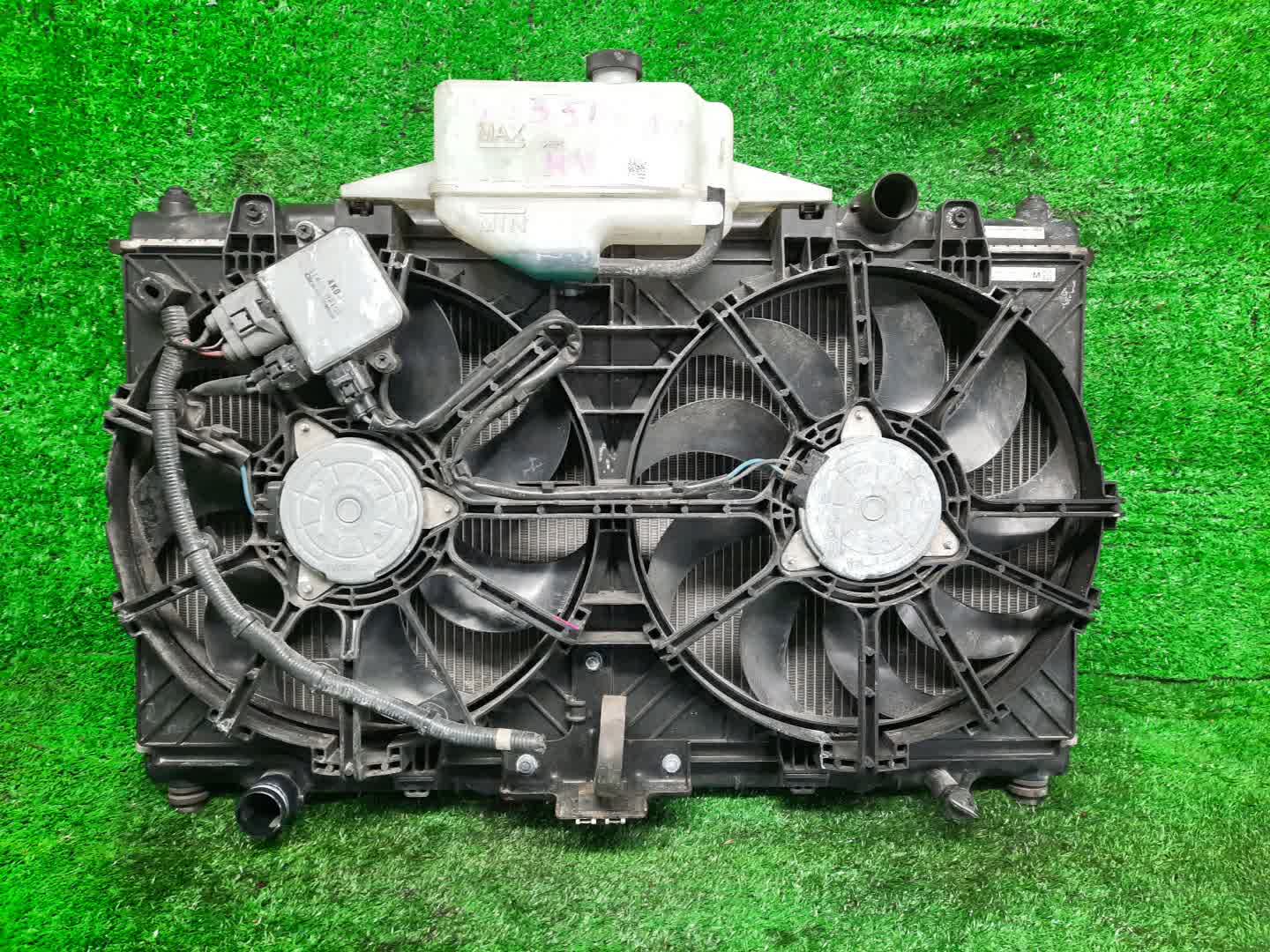 Радиатор основной NISSAN SKYLINE HV37 VQ35HR 33954 1 ракурс Радиатор основной NISSAN SKYLINE HV37 VQ35HR 33954 1 ракурс