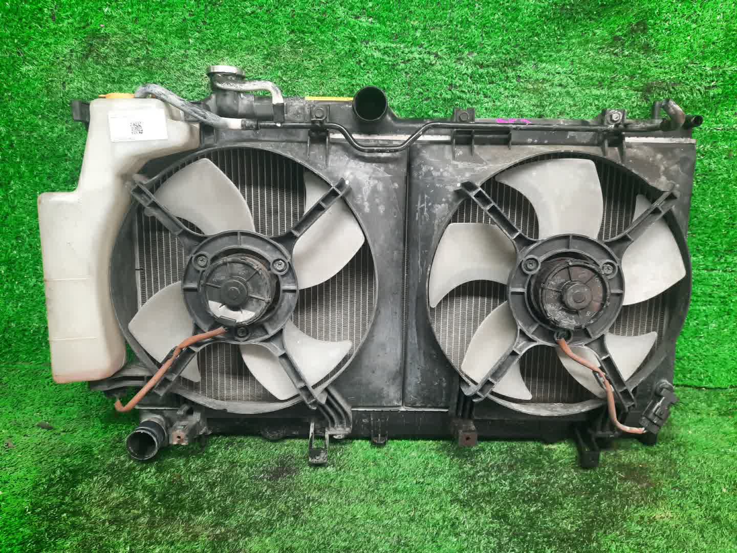 Радиатор основной SUBARU LEGACY BL5, BP9, BP5, BPE EJ20T, EJ20Y, EJ20X 34022 1 ракурс