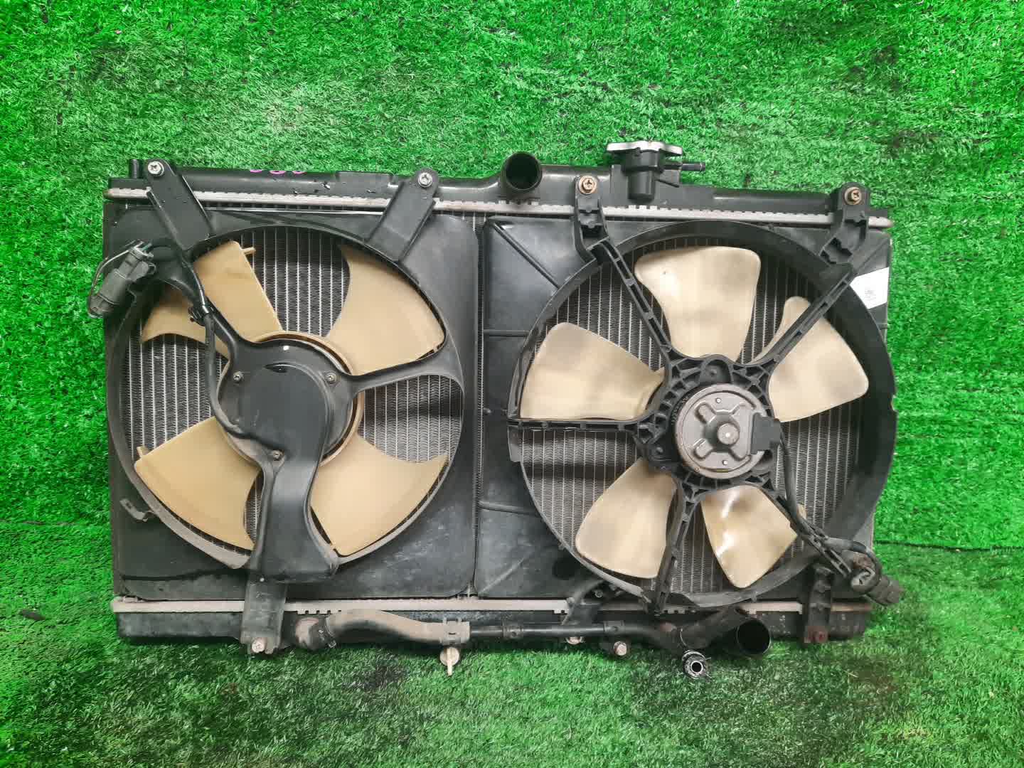 Радиатор основной HONDA PRELUDE BB8 H22A 34023 1 ракурс