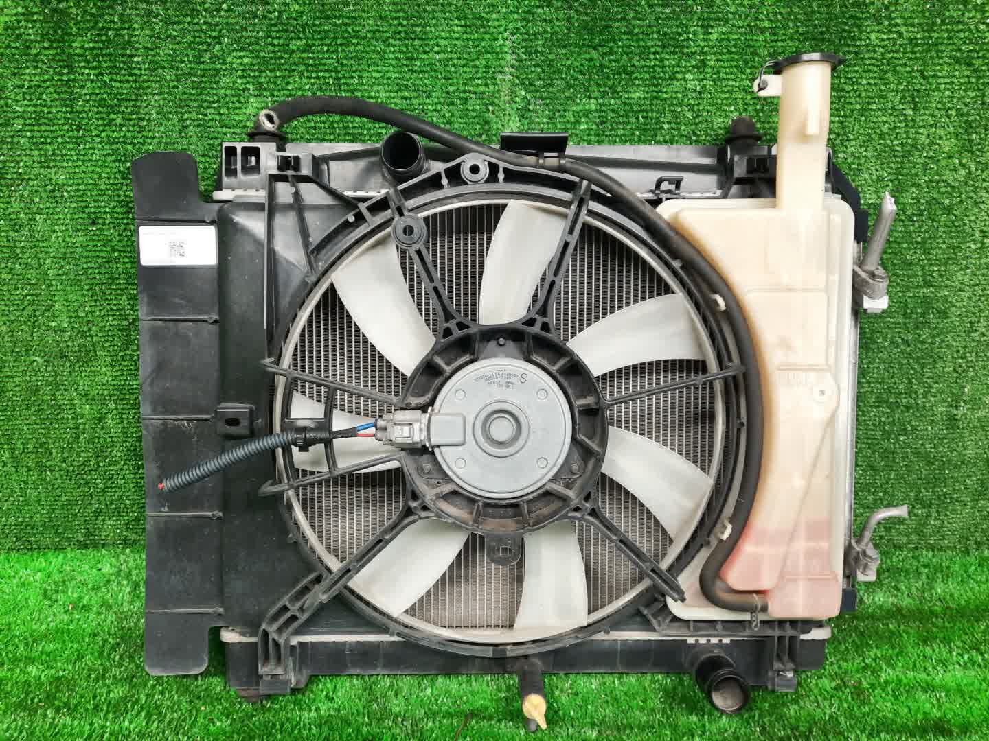 Радиатор основной TOYOTA PORTE NCP141 1NZ-FE 0090 1 ракурс