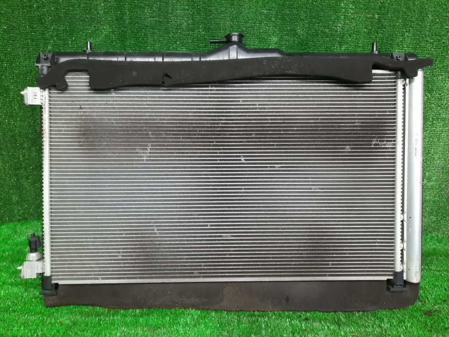 Радиатор основной NISSAN SERENA C27 MR20DD 0149 2 ракурс