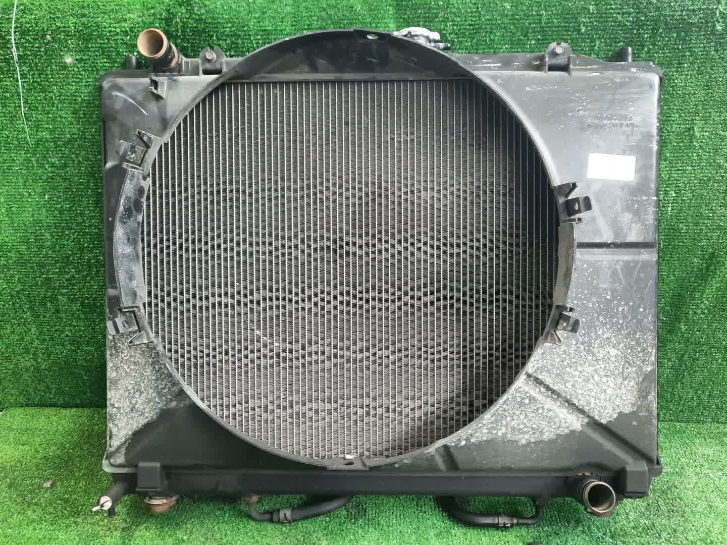 Радиатор основной MITSUBISHI PAJERO V75W 6G74 0257 1 ракурс