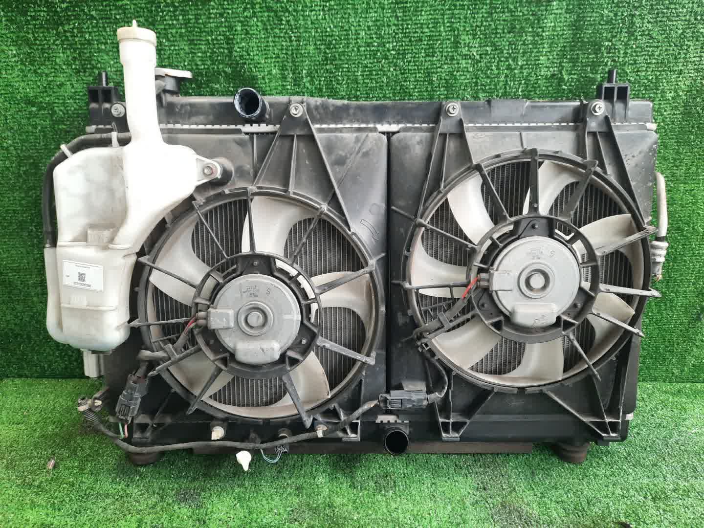 Радиатор основной HONDA FIT, SHUTTLE GP6, GP5, GP7, GP8 LEB 0288 1 ракурс