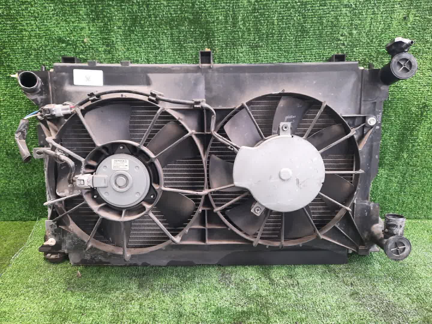 Радиатор основной TOYOTA AVENSIS ZZT251, AZT250, AZT255, AZT251 2AZ-FSE 0301 1 ракурс