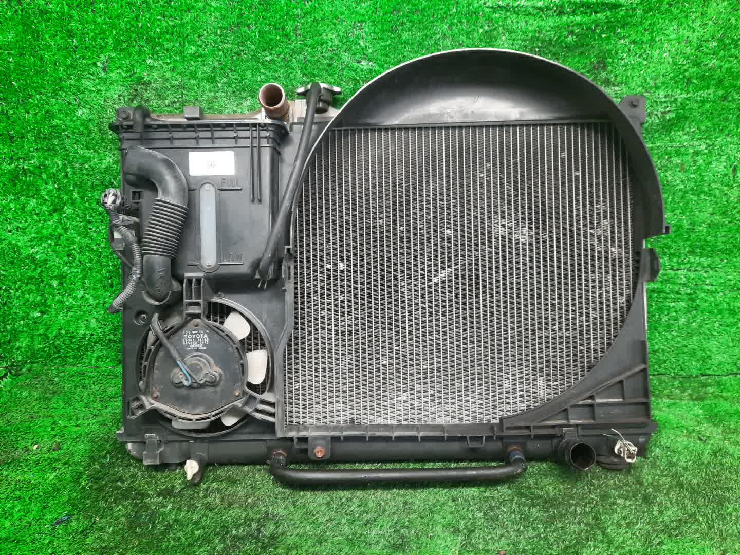 Радиатор основной TOYOTA PROGRES JCG10, JCG11, JCG15 1JZ-GE 0332 1 ракурс Радиатор основной TOYOTA PROGRES JCG10, JCG11, JCG15 1JZ-GE 0332 1 ракурс