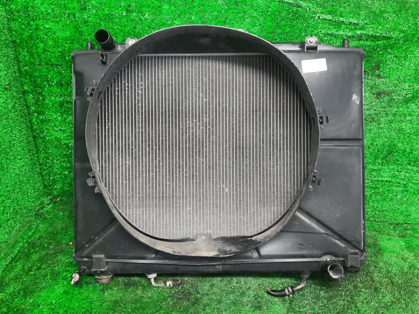 Радиатор основной MITSUBISHI PAJERO V65W 6G74 0333 1 ракурс