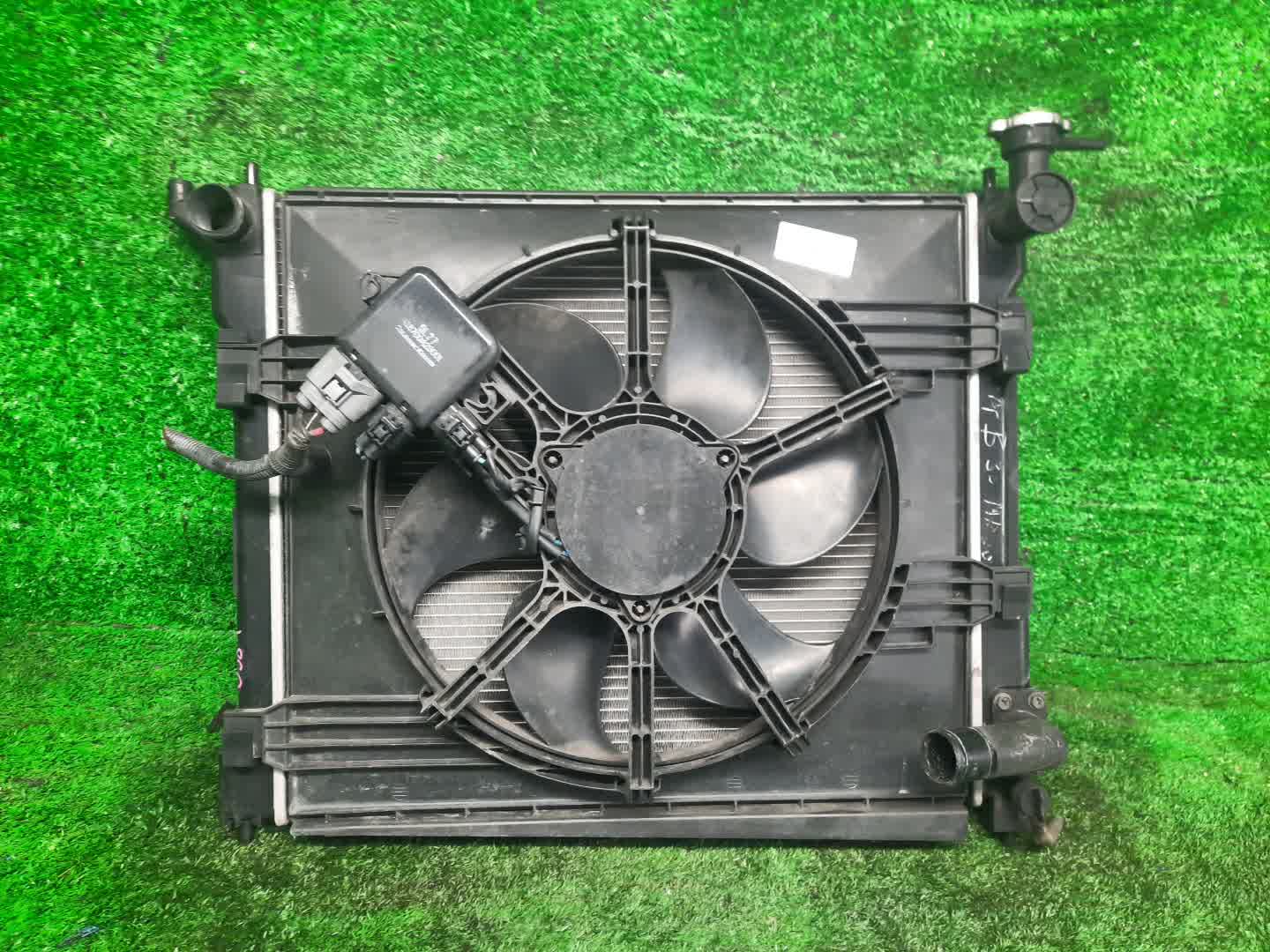 Радиатор основной NISSAN LAFESTA B30 MR20DE 0354 1 ракурс Радиатор основной NISSAN LAFESTA B30 MR20DE 0354 1 ракурс