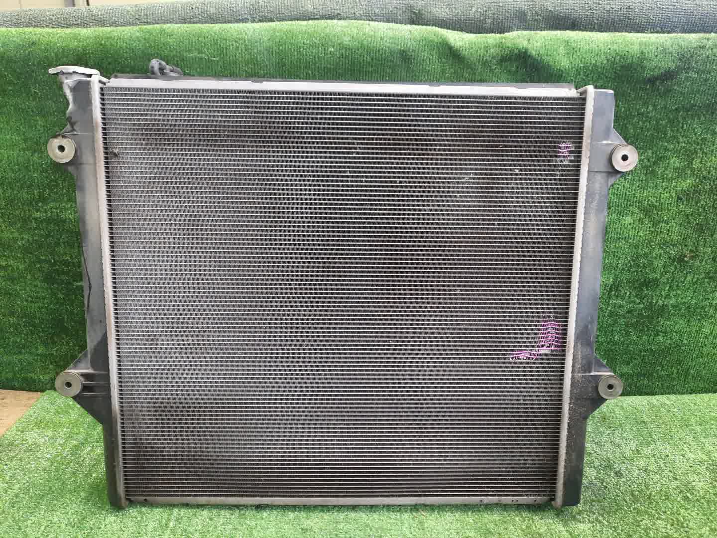 Радиатор основной TOYOTA HILUX SURF, LAND CRUISER PRADO RZN215W, TRN215W, VZJ120, TRJ120, RZJ120, VZJ121, GRJ120 2TR-FE 0393 2 ракурс