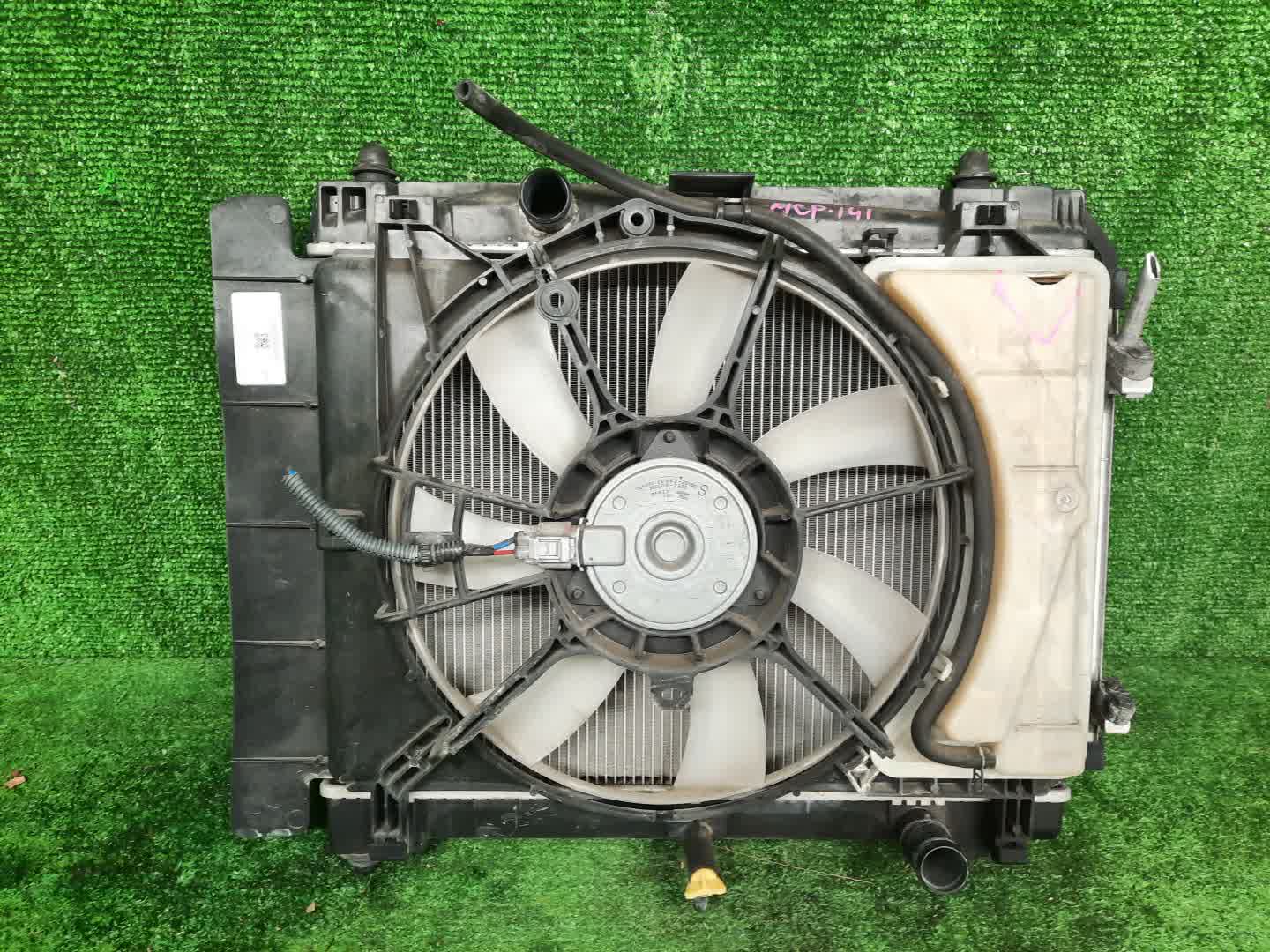 Радиатор основной TOYOTA SPADE NCP141 1NZ-FE 0655 1 ракурс