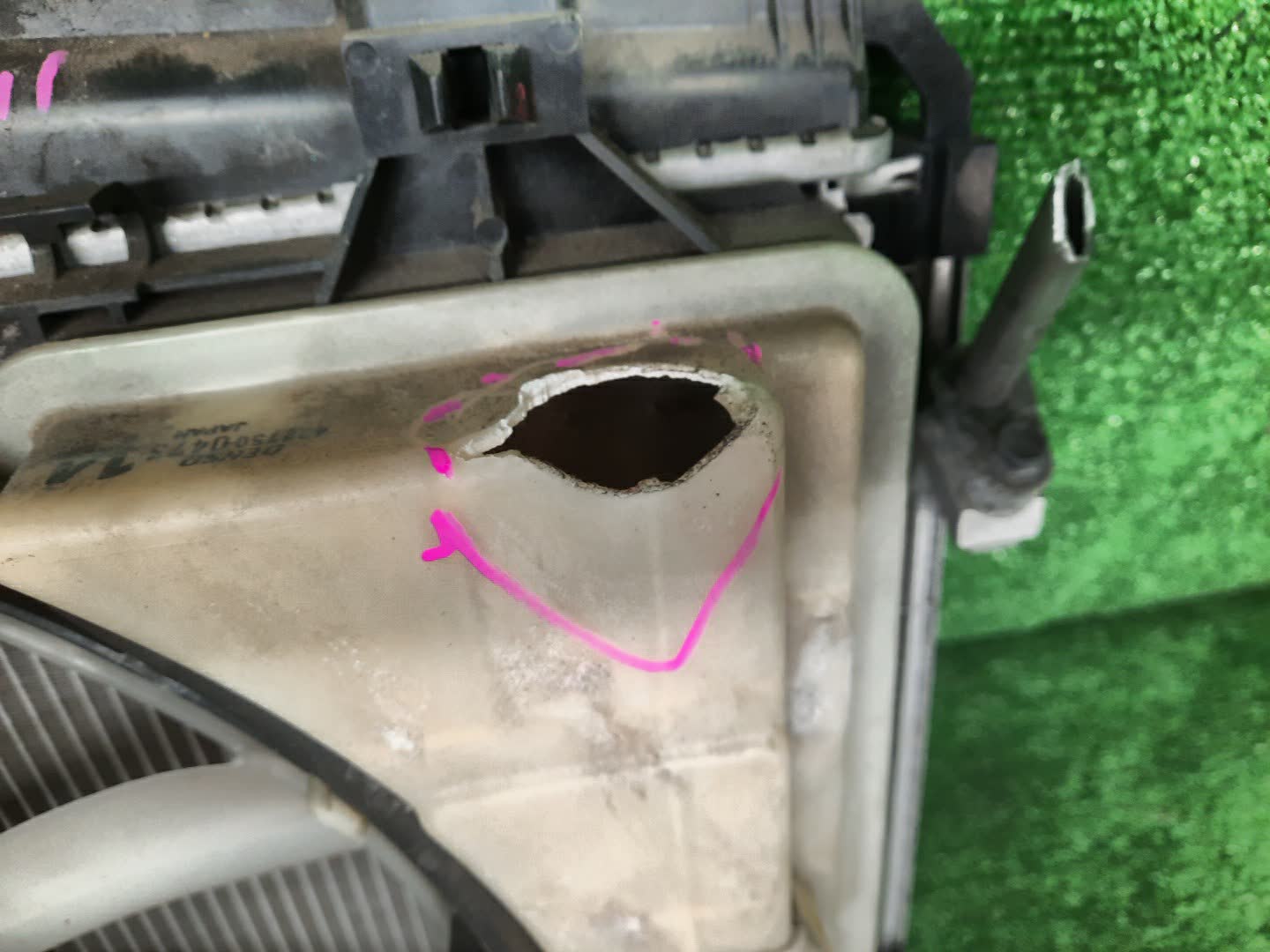 Радиатор основной TOYOTA SPADE NCP141 1NZ-FE 0655 2 ракурс