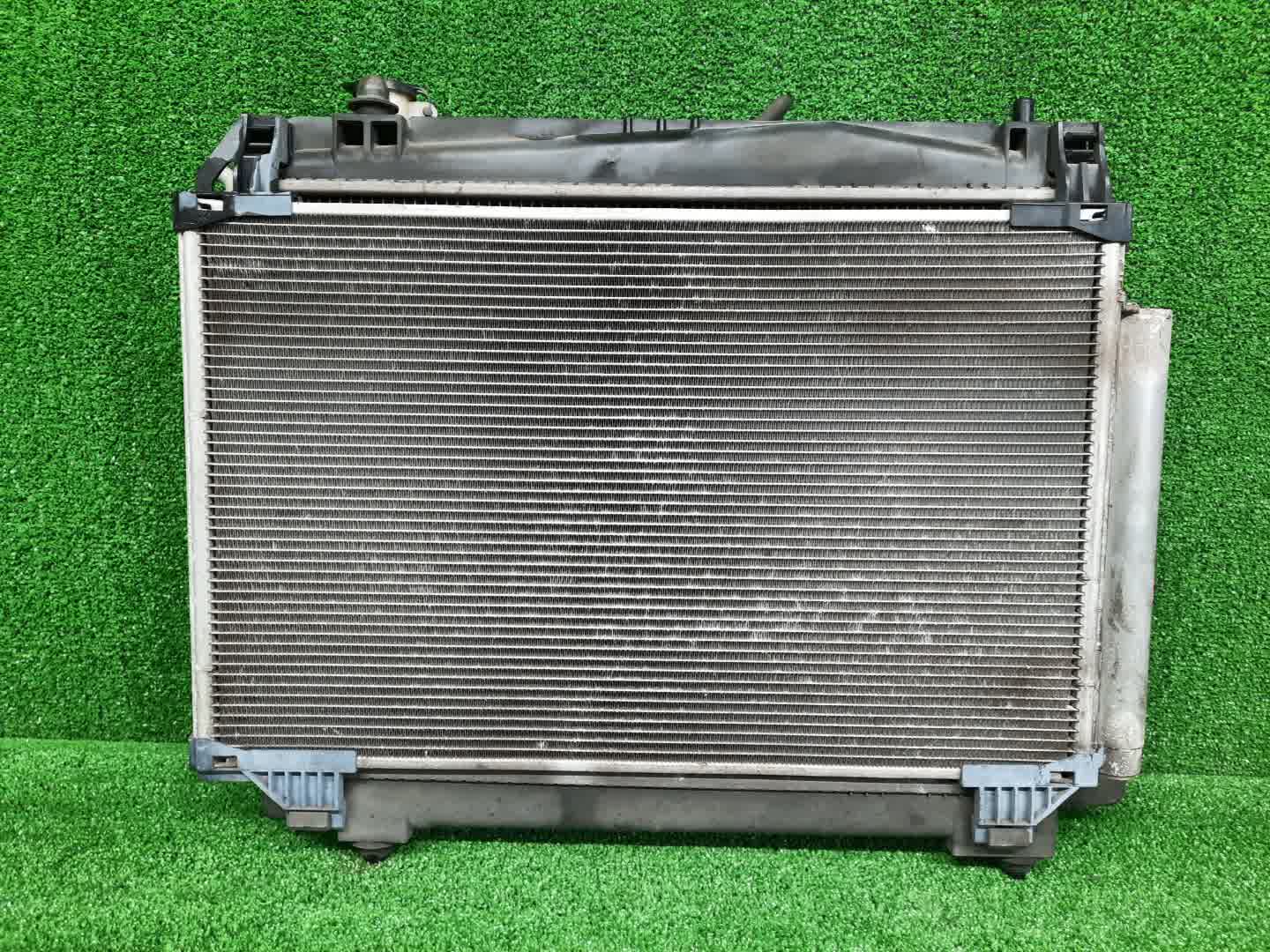 Радиатор основной TOYOTA SPADE NCP141 1NZ-FE 0677 3 ракурс