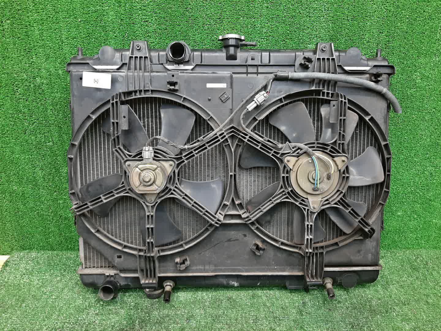 Радиатор основной NISSAN LIBERTY RM12, RNM12 QR20DE 0880 1 ракурс