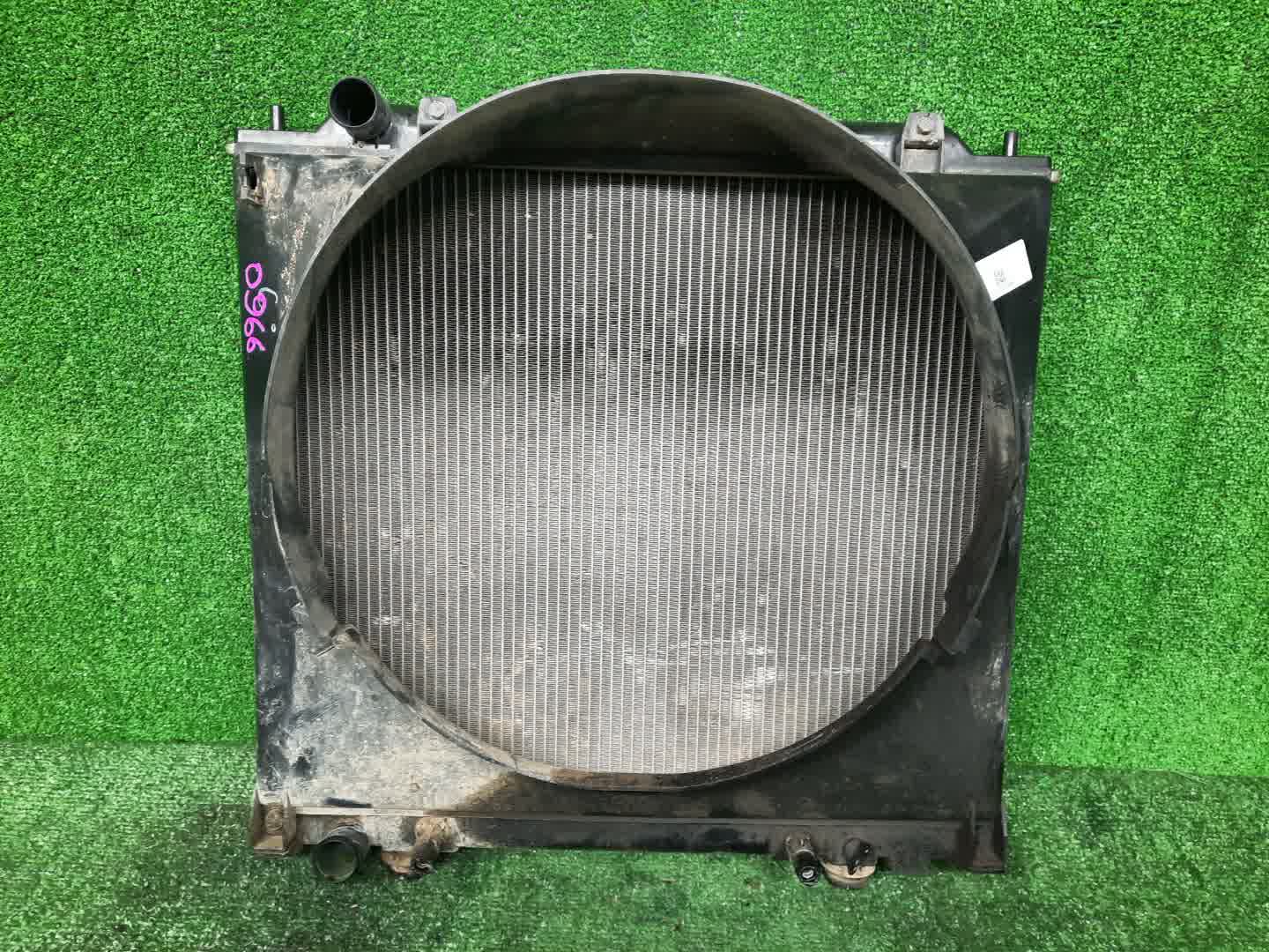 Радиатор основной MITSUBISHI DELICA PD6W 6G72 0966 1 ракурс