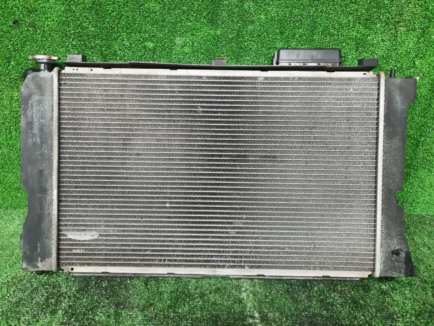 Радиатор основной TOYOTA AVENSIS ZZT251, AZT250, AZT255, AZT251 1AZ-FSE 1003 2 ракурс