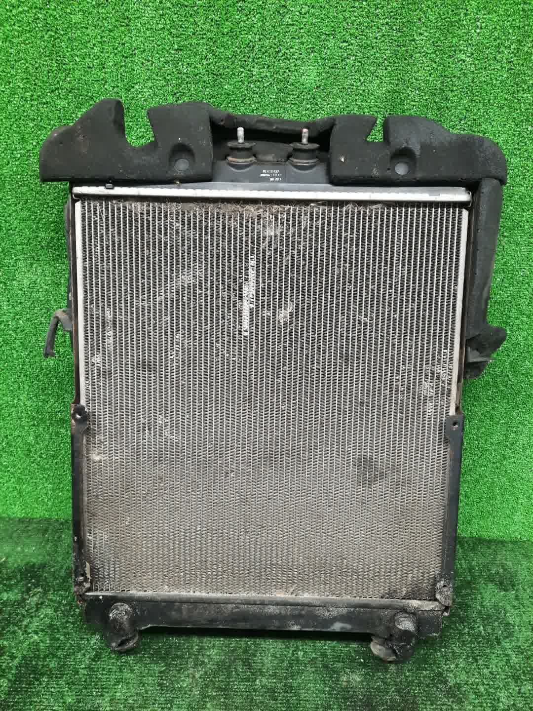 Радиатор основной MITSUBISHI FUSO CANTER, CANTER, FUSO FDA00, FGB70, FDA20, FGA20, FDA50, FGA50 4P10 1068 2 ракурс