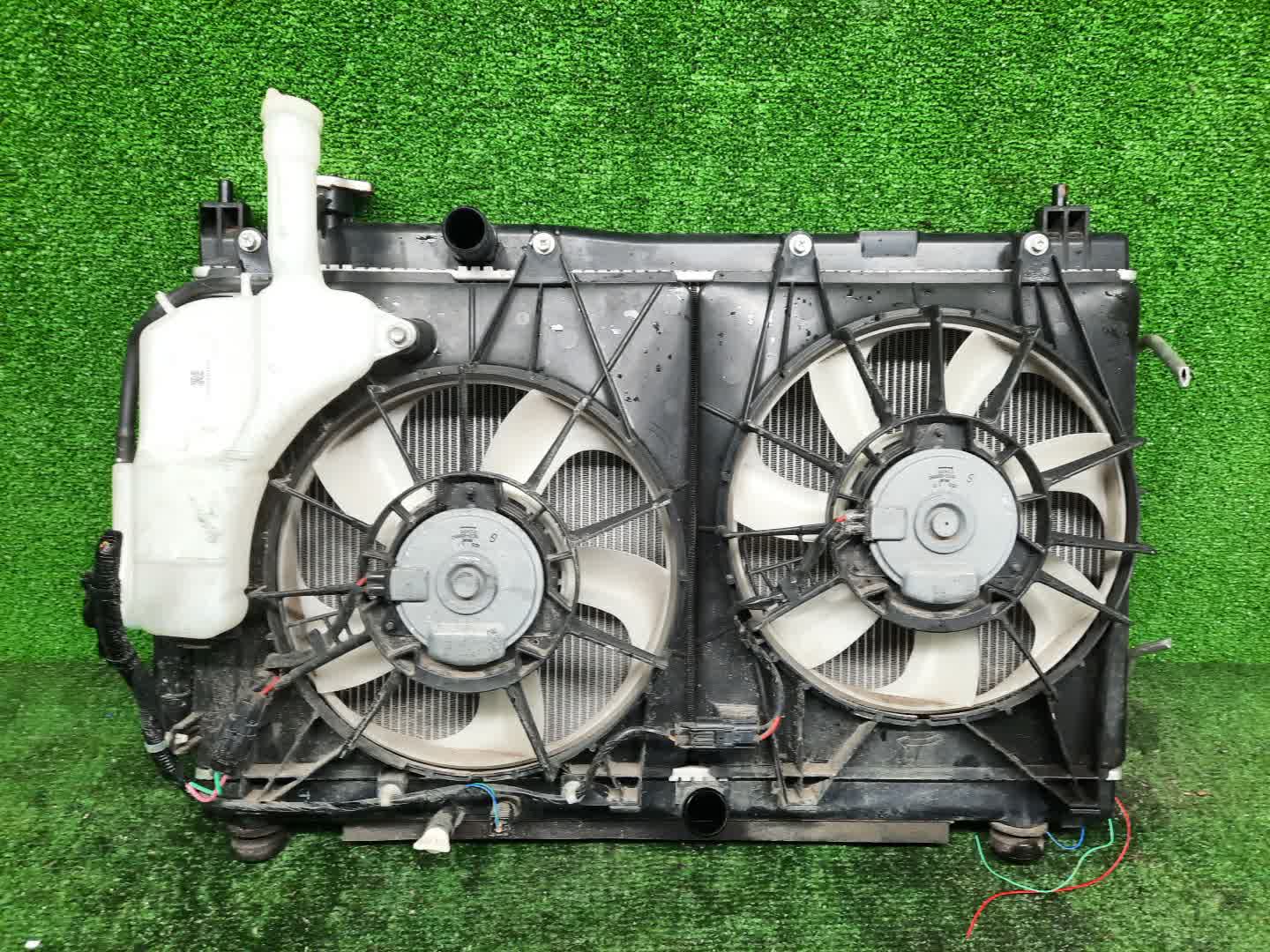 Радиатор основной HONDA FIT, SHUTTLE GP6, GP5, GP7, GP8 LEB 1110 1 ракурс
