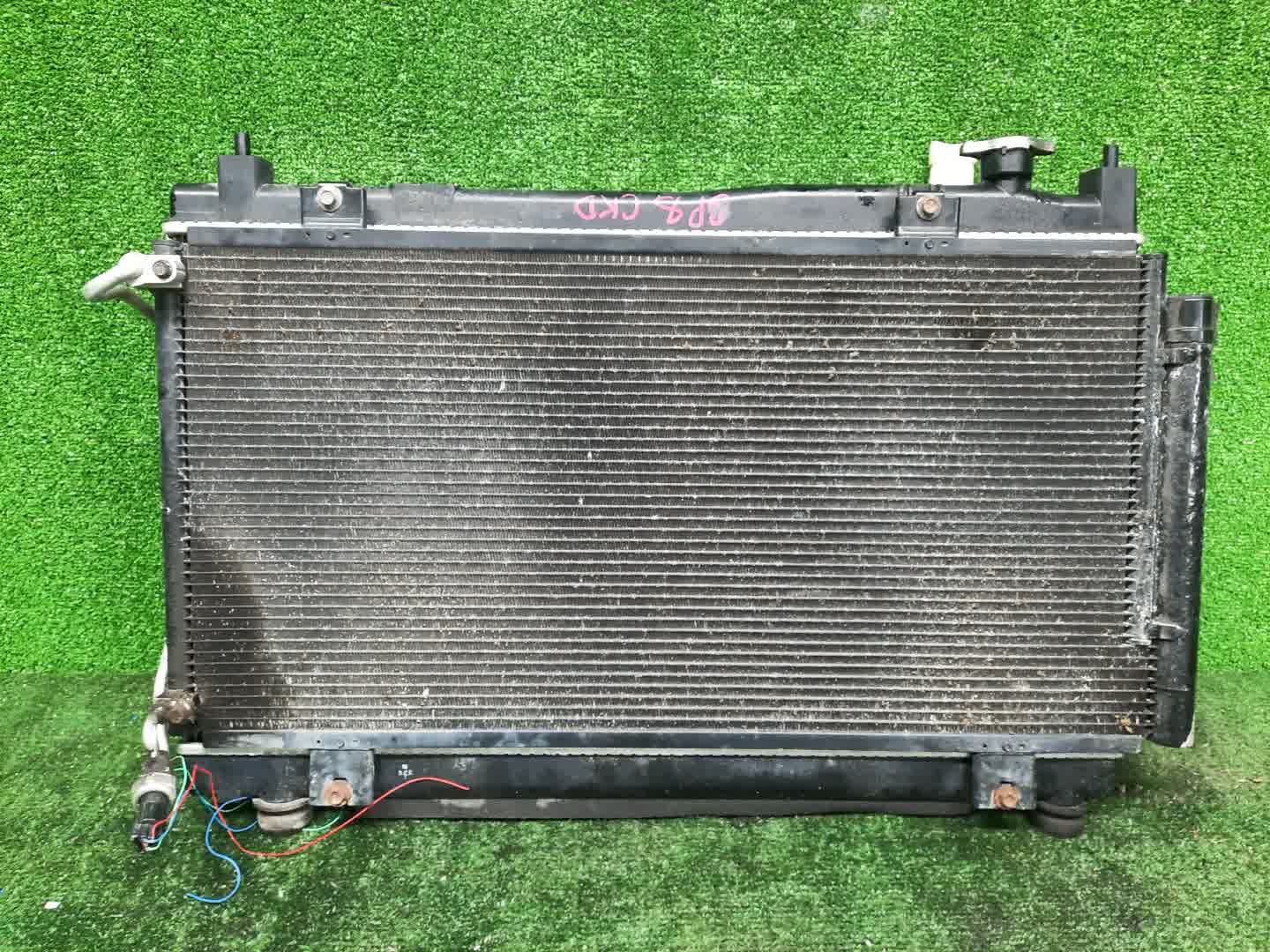 Радиатор основной HONDA FIT, SHUTTLE GP6, GP5, GP7, GP8 LEB 1110 2 ракурс