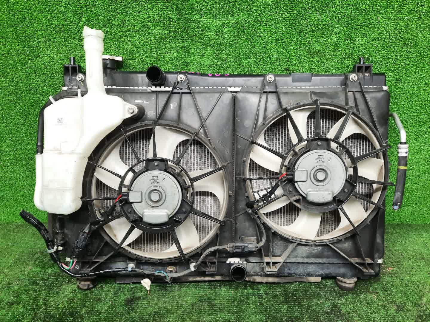 Радиатор основной HONDA FIT, SHUTTLE GP6, GP5, GP7, GP8 LEB 1127 1 ракурс