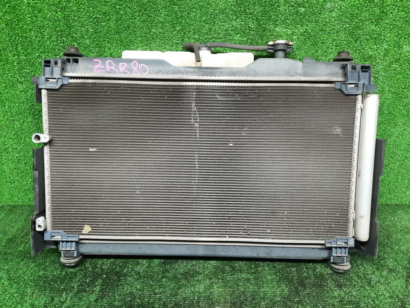Радиатор основной TOYOTA NOAH, VOXY, ESQUIRE ZRR85W, ZRR80W, ZRR80G, ZRR85G 3ZR-FAE 1149 2 ракурс