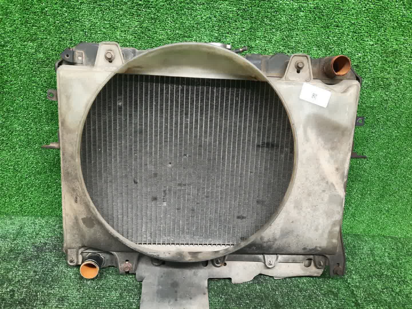 Радиатор основной MAZDA BONGO BRAWNY SD89T F8 1221 1 ракурс Радиатор основной MAZDA BONGO BRAWNY SD89T F8 1221 1 ракурс