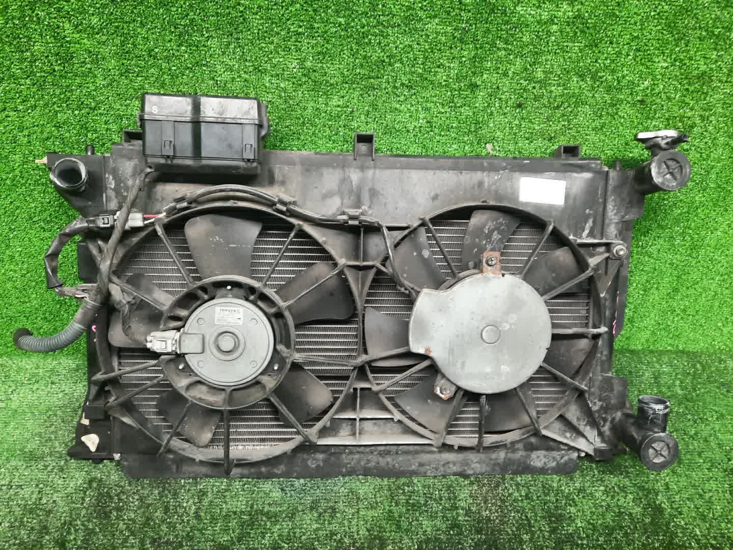 Радиатор основной TOYOTA AVENSIS ZZT251, AZT250, AZT255, AZT251 1AZ-FSE 1246 1 ракурс