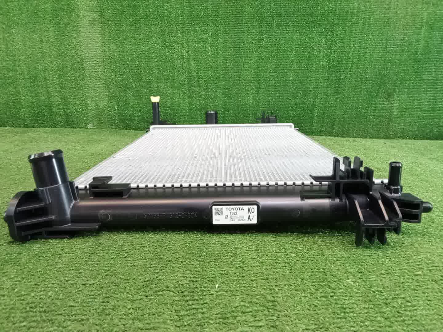 Радиатор основной TOYOTA YARIS CROSS MXPJ10, MXPJ15, MXPB10, MXPB15 M15A-FKS 16400-15620 3 ракурс Радиатор основной TOYOTA YARIS CROSS MXPJ10, MXPJ15, MXPB10, MXPB15 M15A-FKS 16400-15620 3 ракурс