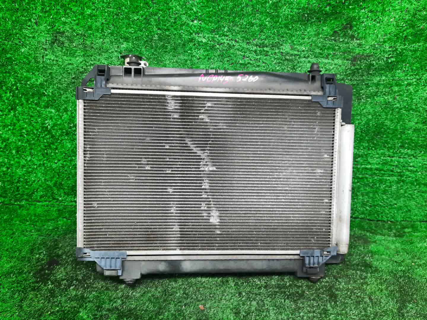 Радиатор основной TOYOTA SPADE NCP141 1NZ-FE 1272 2 ракурс