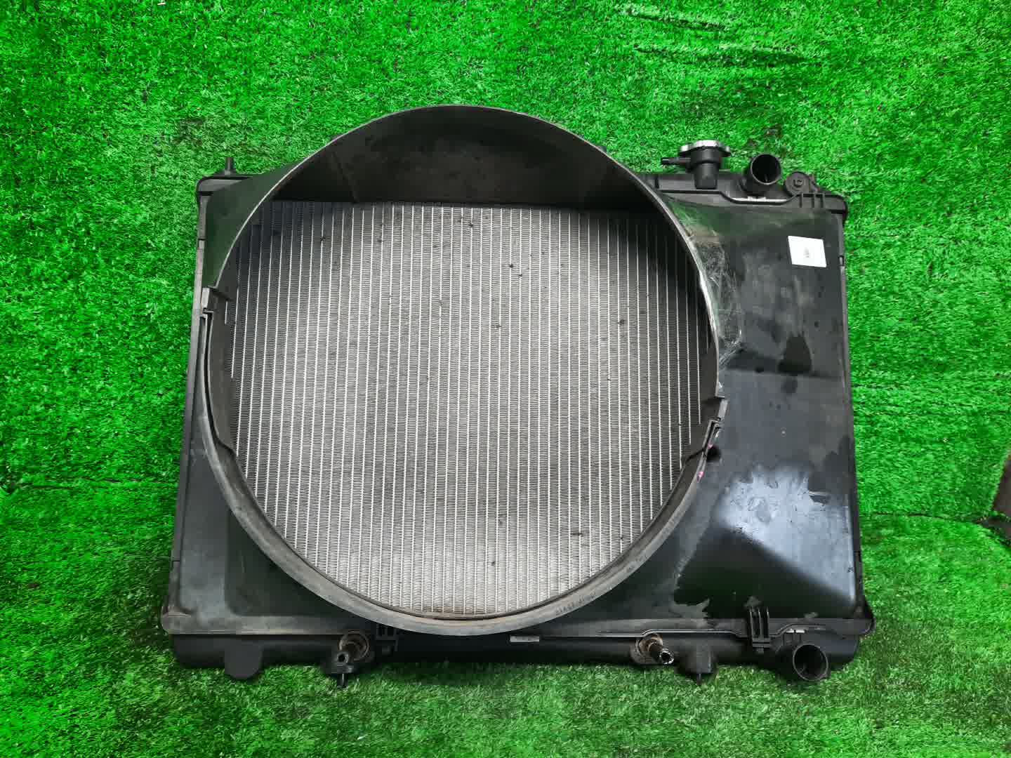 Радиатор основной NISSAN CEDRIC PY33 VG30E 1281 1 ракурс
