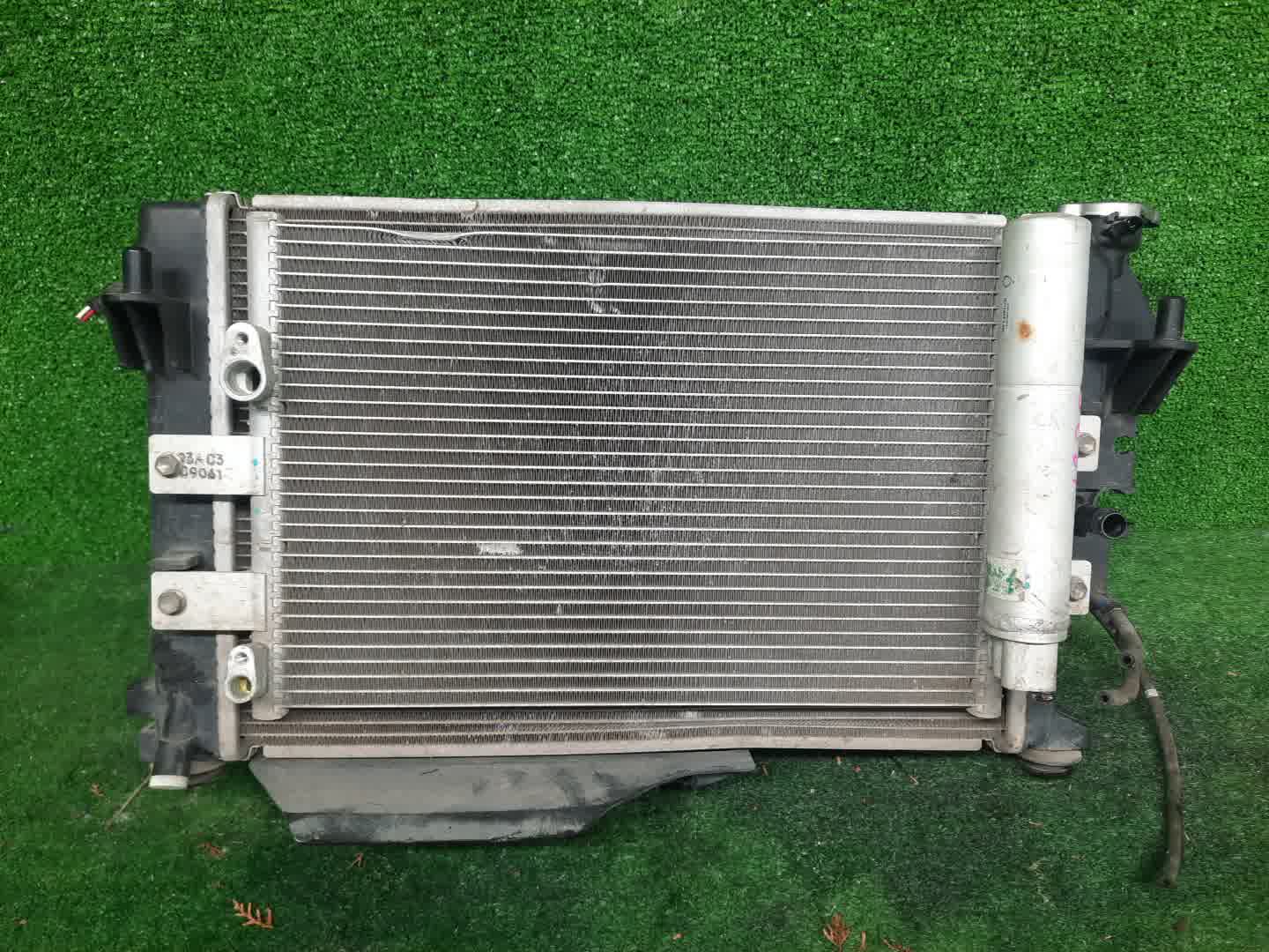 Радиатор основной DAIHATSU HIJET TRUCK, PIXIS TRUCK, SAMBAR TRUCK, HIJET S500P, S510P, S500U, S510U, S510J, S500J KF, KF-VE 1330 2 ракурс