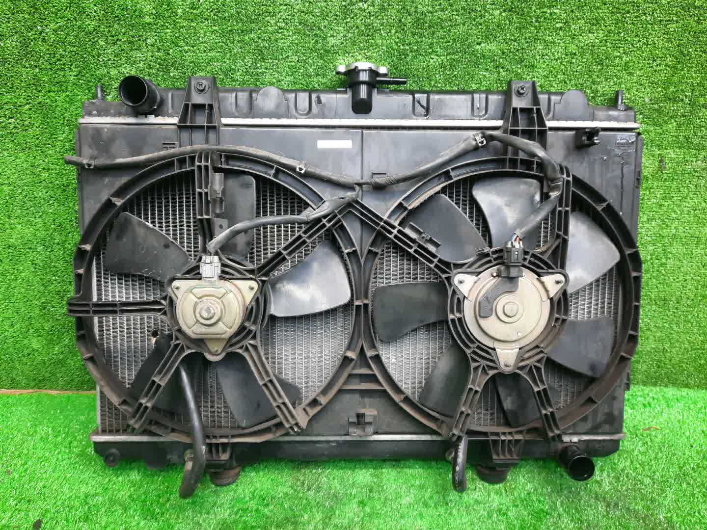 Радиатор основной NISSAN CEFIRO A33 VQ20DE 1440 1 ракурс
