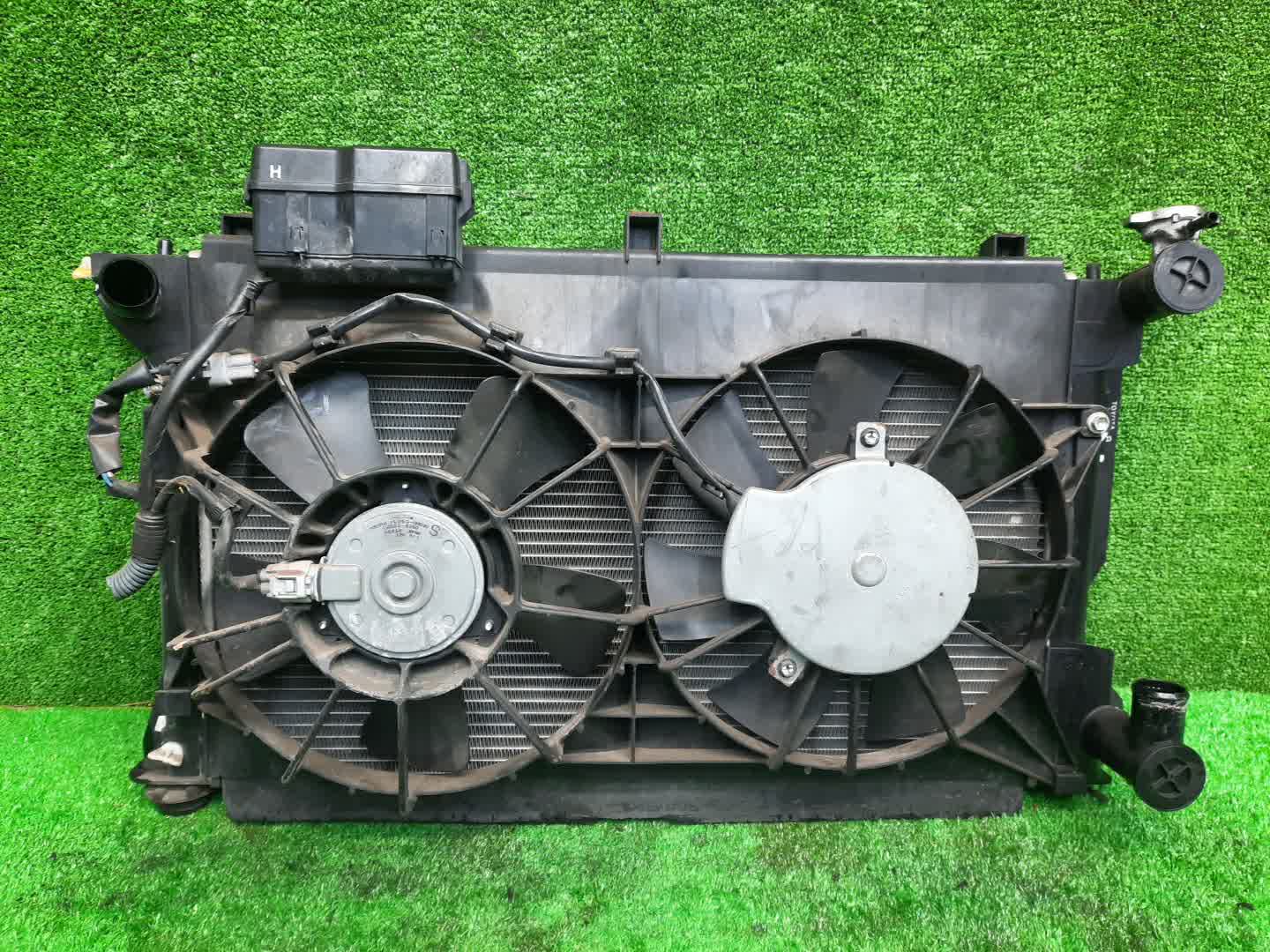 Радиатор основной TOYOTA AVENSIS ZZT251, AZT250, AZT255, AZT251 2AZ-FSE 1464 1 ракурс
