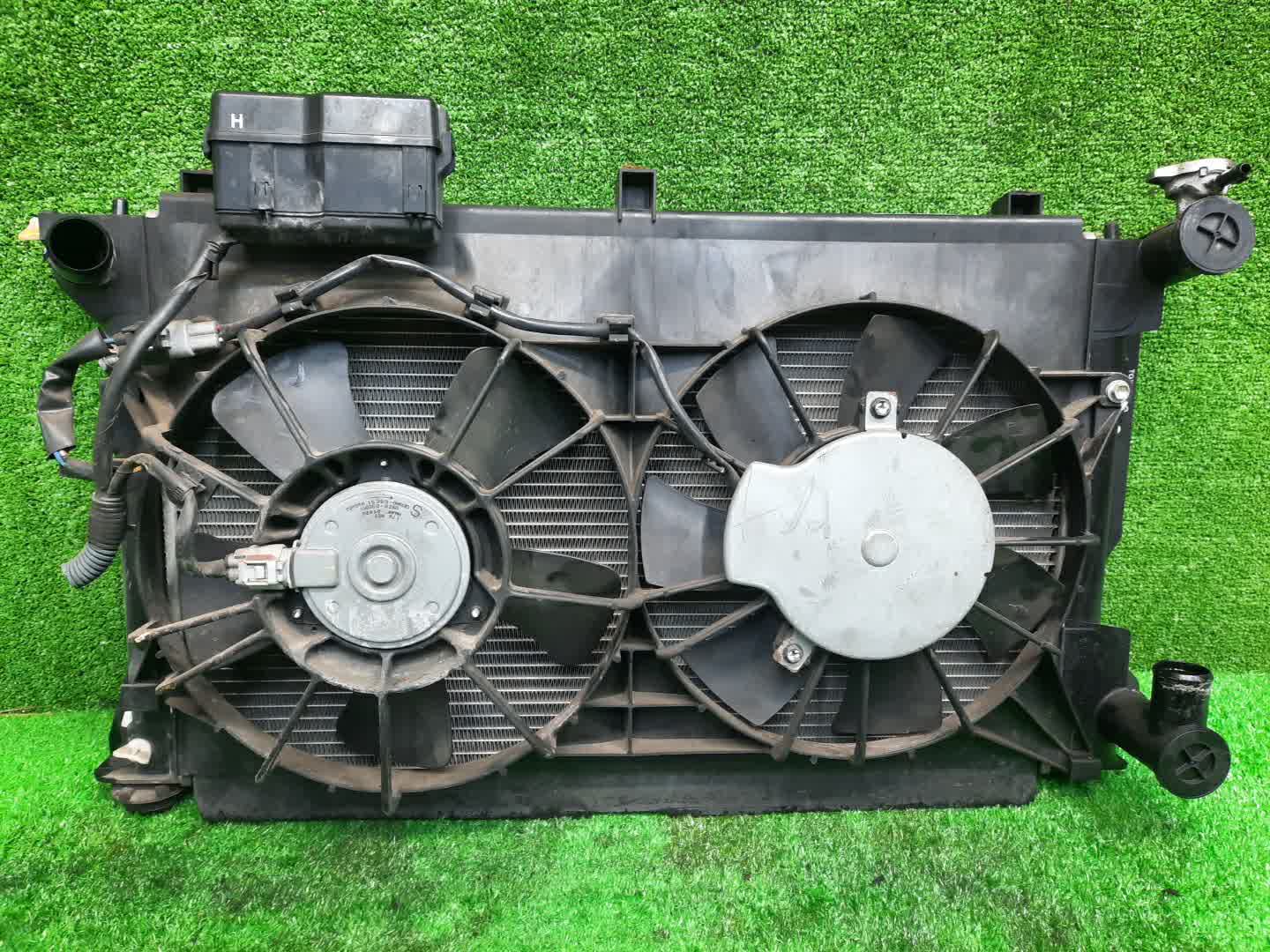 Радиатор основной TOYOTA AVENSIS ZZT251, AZT250, AZT255, AZT251 2AZ-FSE 1464 2 ракурс