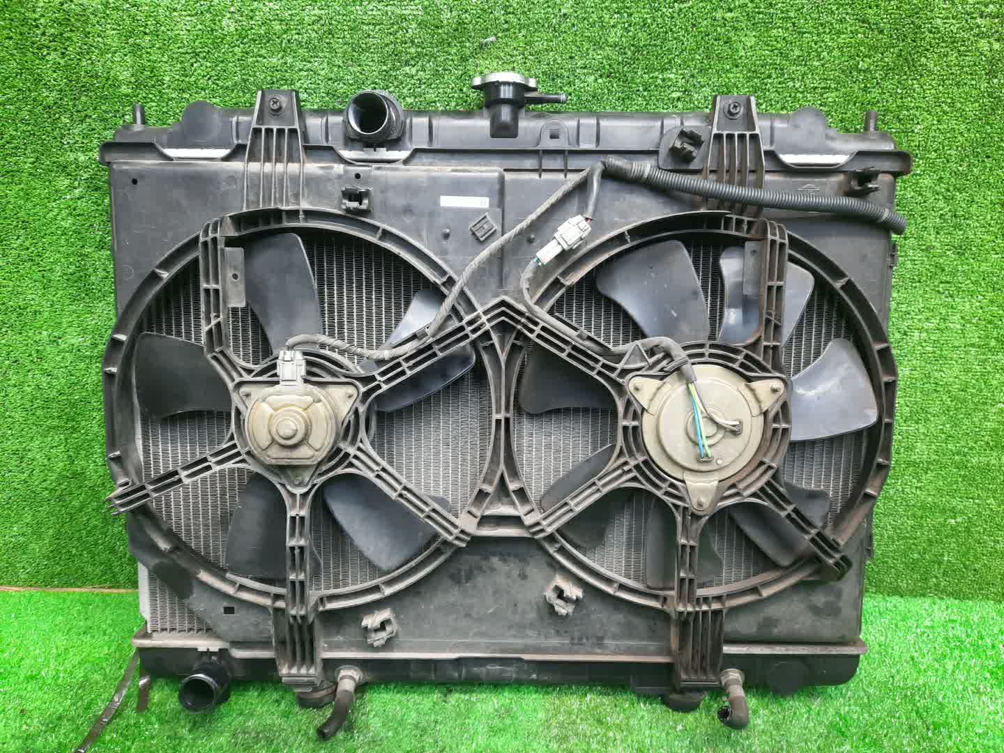 Радиатор основной NISSAN LIBERTY RM12, RNM12 QR20DE 1483 1 ракурс