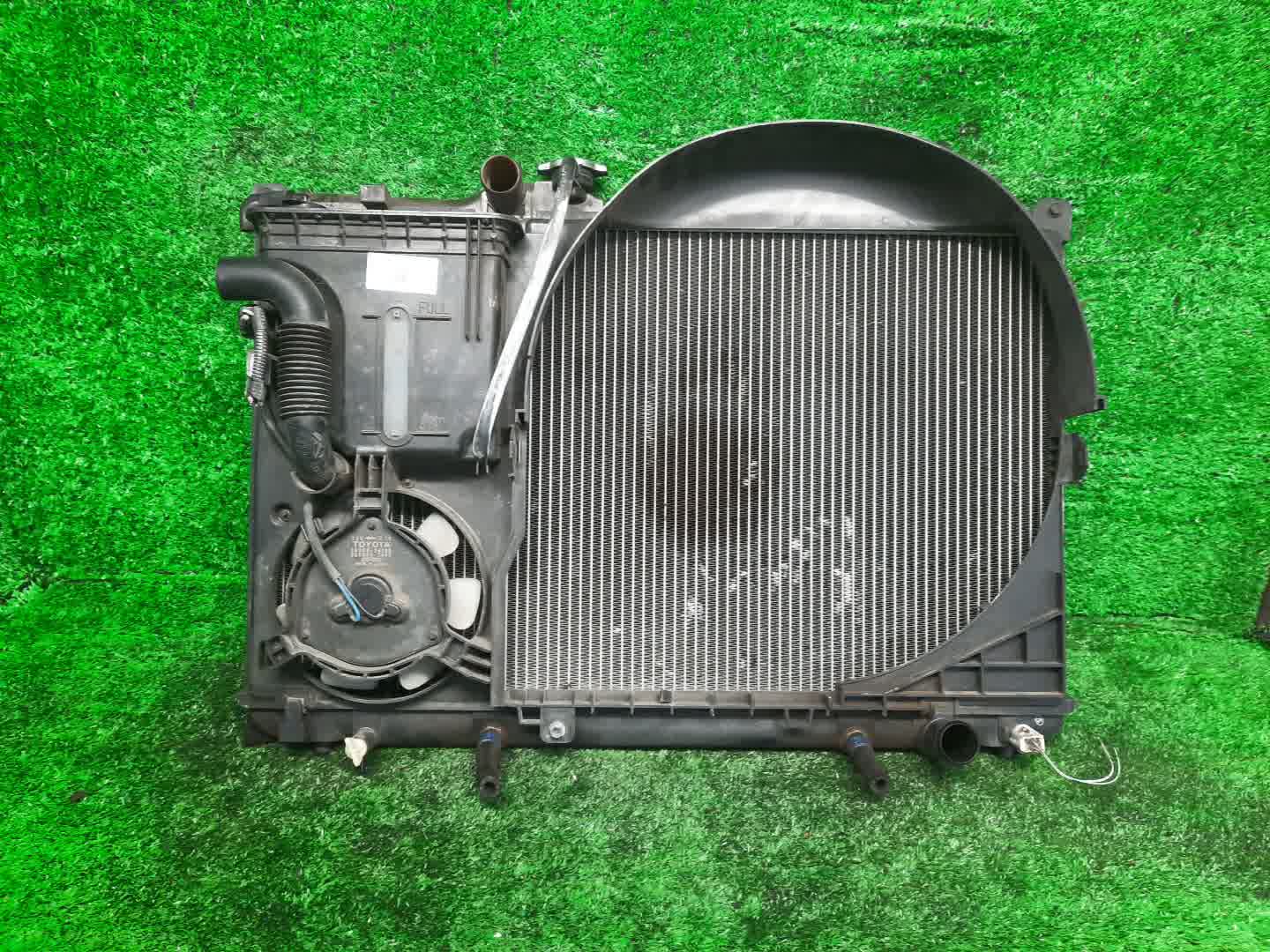 Радиатор основной TOYOTA BREVIS JCG10, JCG11, JCG15 1JZ-FSE 1509 1 ракурс