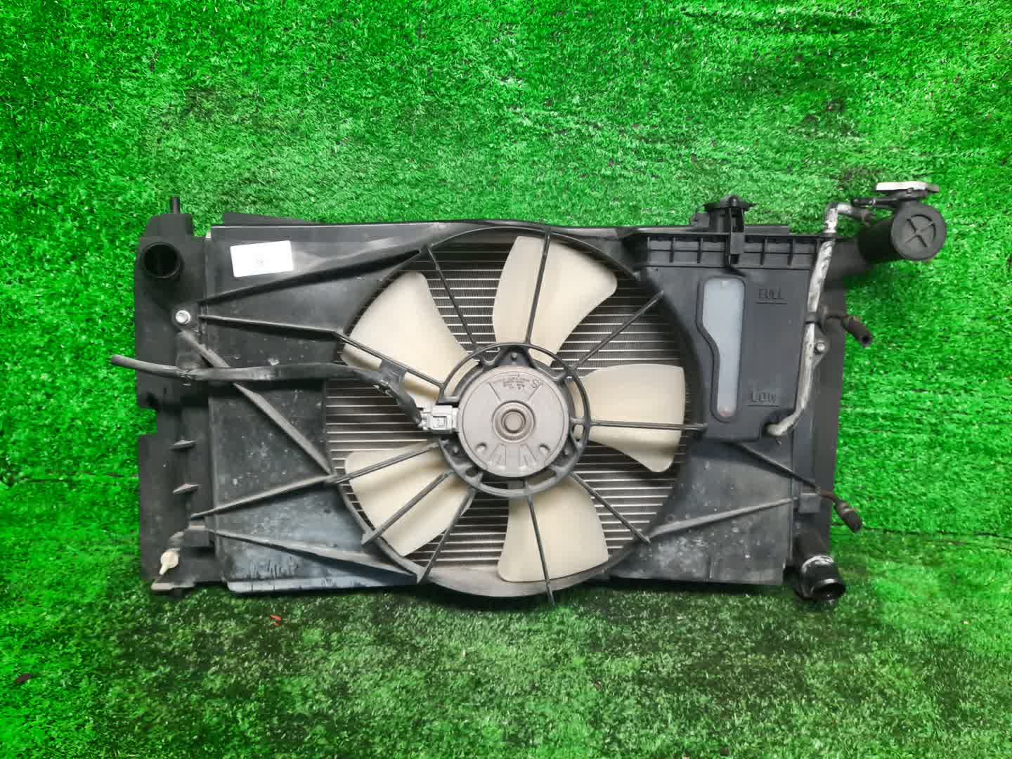 Радиатор основной TOYOTA WILL VS NZE127 1NZ-FE 1518 1 ракурс